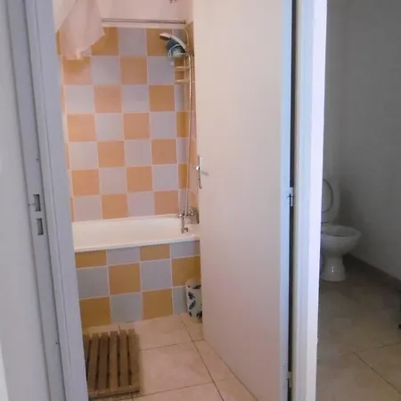 Apartment : T3 Pieds Dans L'eau, Piscine, Parking, 6/7 Pers, Confort Moderne - Fr-1-796-64 *
