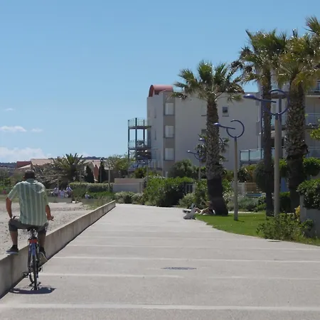 Apartment : T3 Pieds Dans L'eau, Piscine, Parking, 6/7 Pers, Confort Moderne - Fr-1-796-64 Gruissan