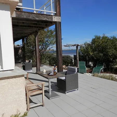 Apartment : T3 Pieds Dans L'eau, Piscine, Parking, 6/7 Pers, Confort Moderne - Fr-1-796-64