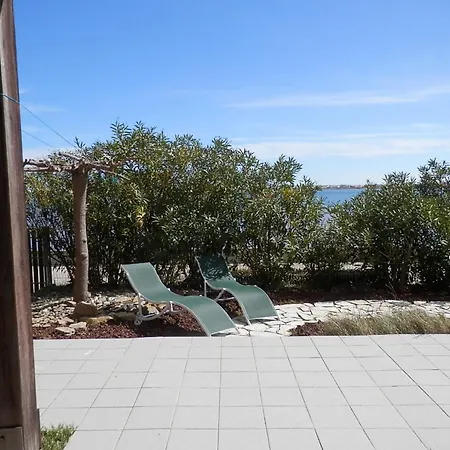 Apartment : T3 Pieds Dans L'eau, Piscine, Parking, 6/7 Pers, Confort Moderne - Fr-1-796-64
